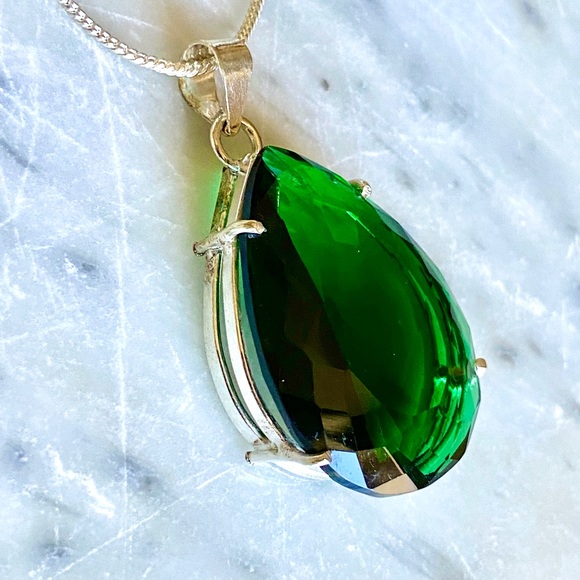 💥NEW‼️ 93.50 Ct. Green Moldavite Pendant 💥 - Picture 2 of 9